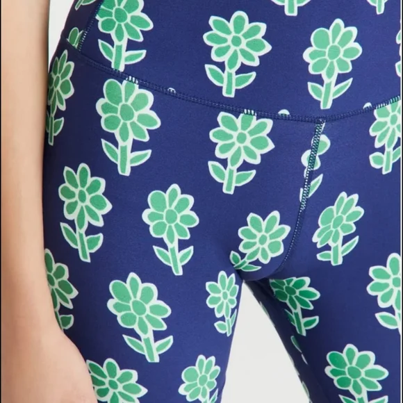 RHODE - Short & Top - Picture 4 of 10